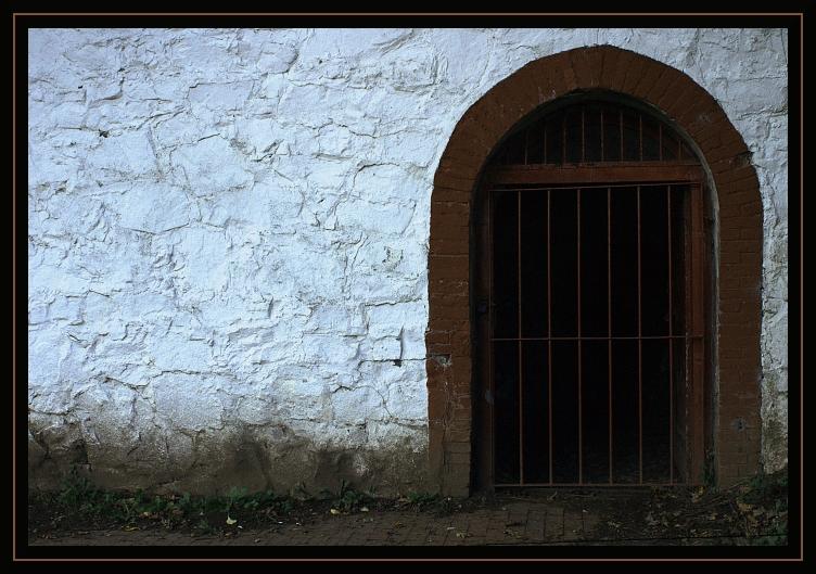 A holding cell at Fort Sewell in Marblehead, Massachusetts (US). This fort was built well before the American Revolution to protect Marblehead Harbor from pirates and other enemies. Today it is a peaceful location to sit and watch the ocean.